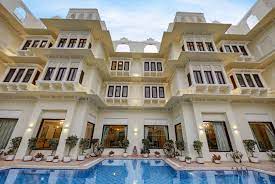 SWAROOP VILAS - LAKE FACING BOUTIQUE HOTEL 
