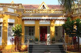 Roambay Hostels