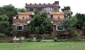 Devra Hotel