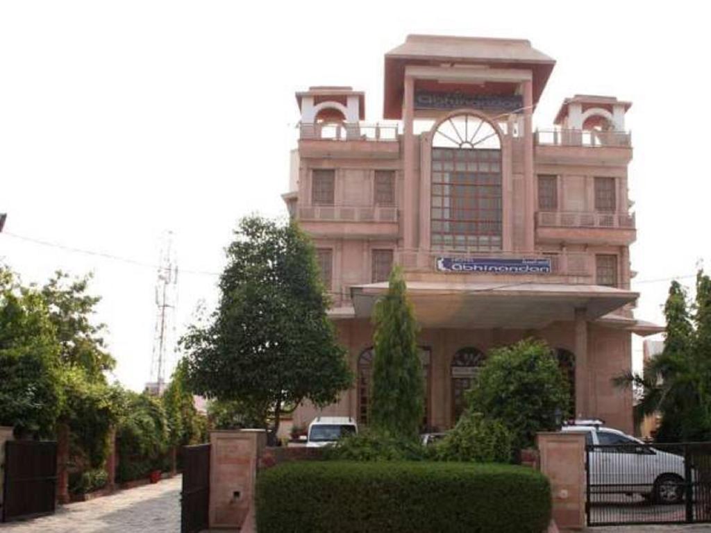 Abhinandan Hotel
