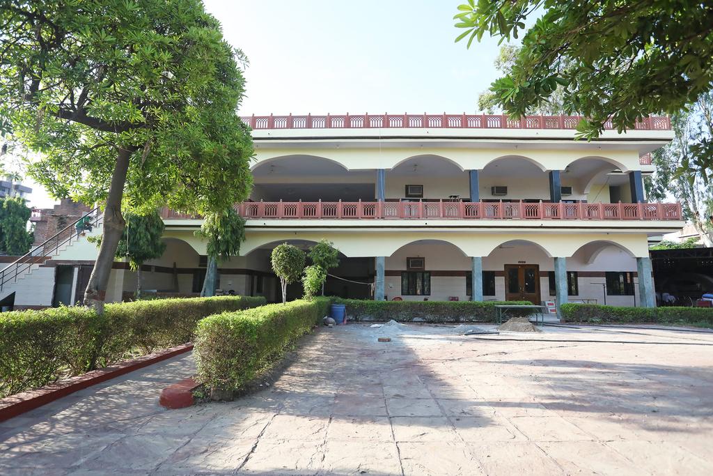Mukund Sarovar Hotel